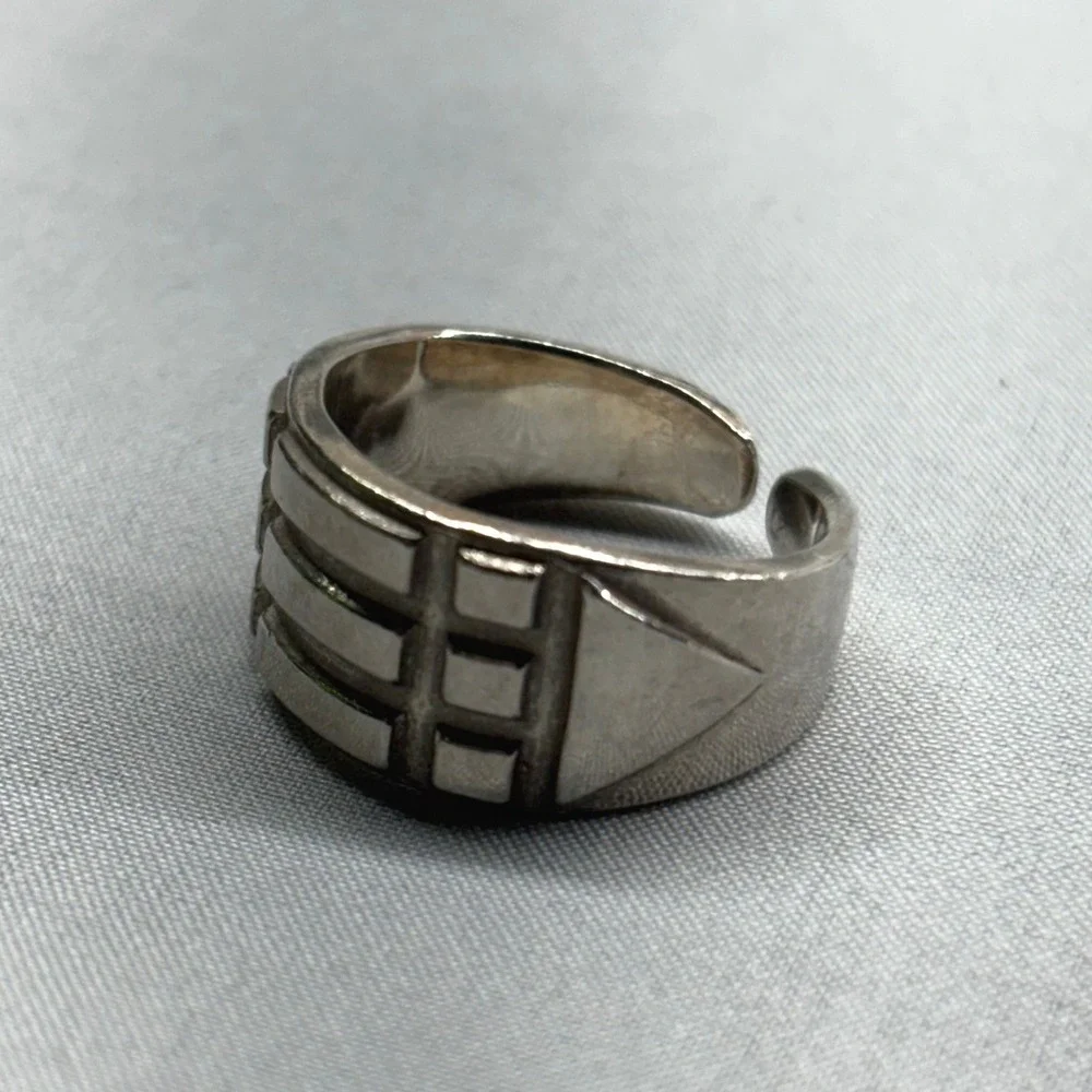 Vintage Atlantis Sterling Silver Ring Unisex Size 8.5 Silver Excellent 925